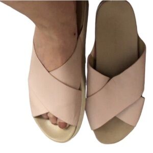 H by HALSTON Size 10 pink leather open toe sandals, slides
